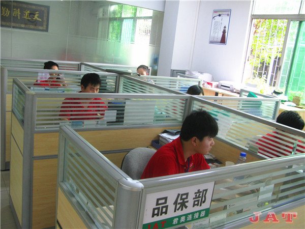 辦公室一（yī）角