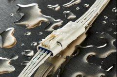 TE全(quán)新推出了一款2.5mm高性能防水雙重鎖定信號連(lián)接(jiē)器
